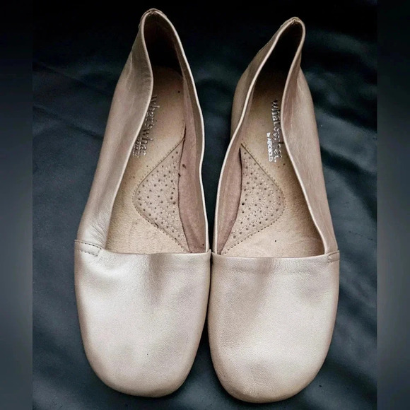 What's What by Aerosoles metallic Beige Sheen Leather Pump Comfort Flats Sz 6 US - Picture 3 of 10